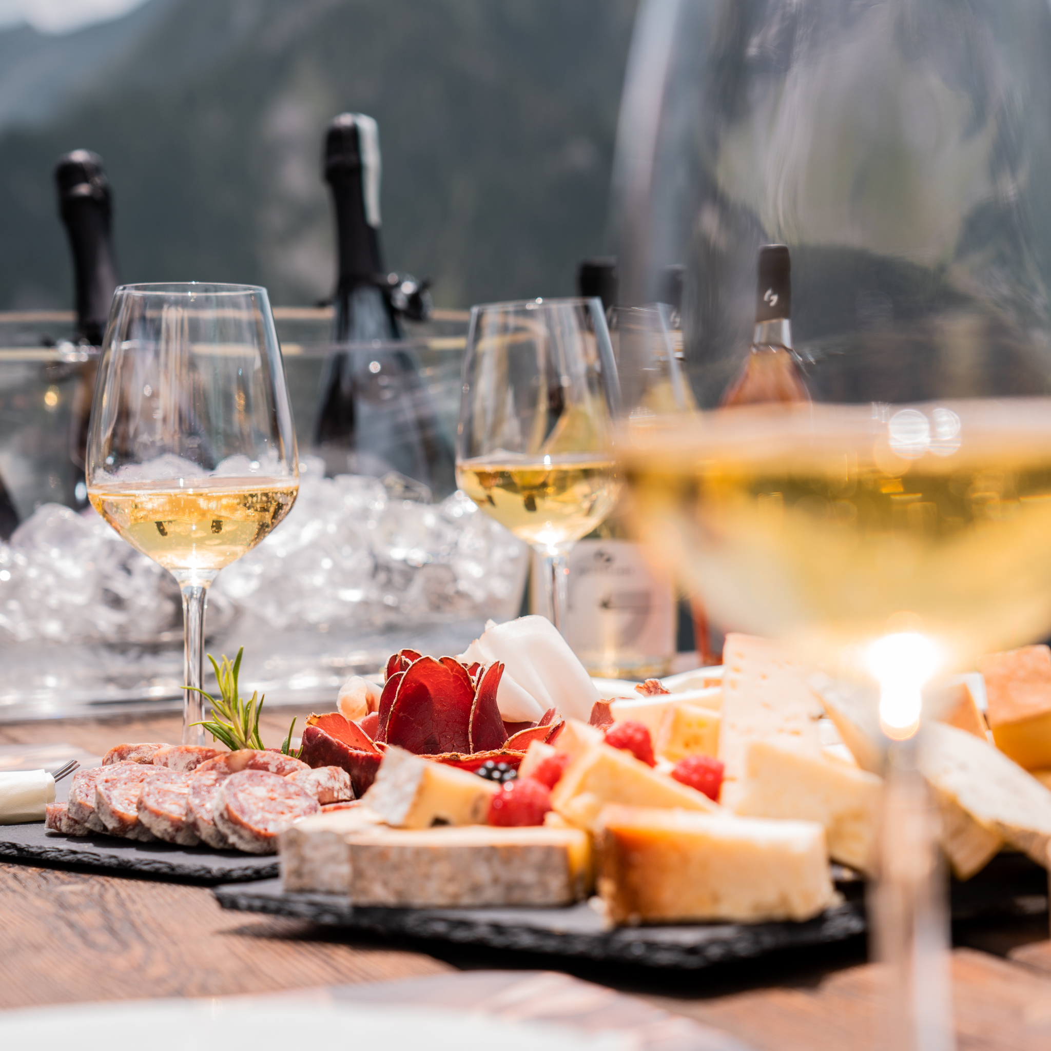 Aperitivo La Tchavana, formaggi d'alpeggio e salumi della Val d'Ayas